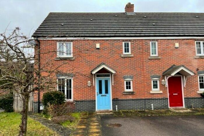 3 Bedroom Property To Rent In Upper Stroud Close, Basingstoke, RG24