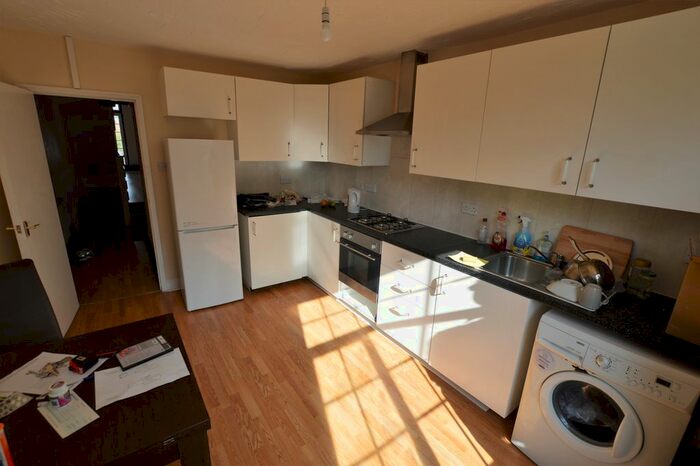 3 Bedroom Maisonette To Rent In Edith Road, London, SE25