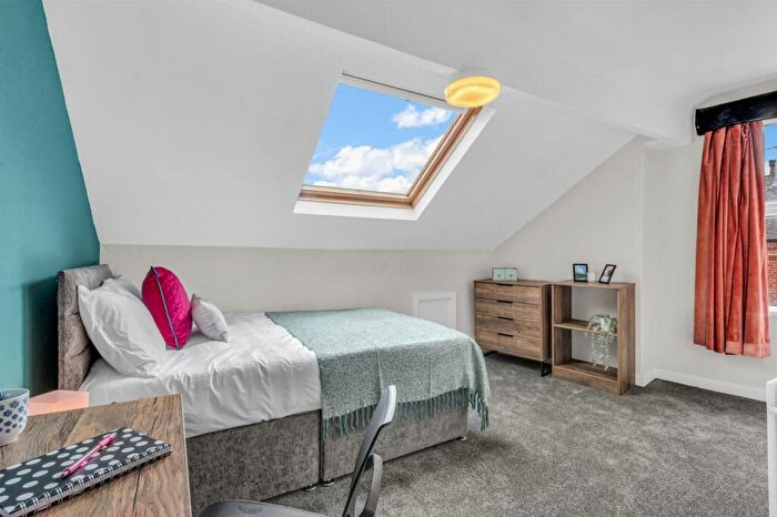 4 Bedroom House To Rent In Beechwood Road, Burley, LS4