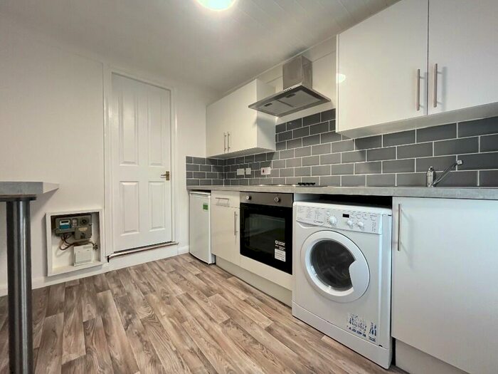 1 Bedroom Apartment To Rent In Morland Road, Sutton, Surrey, SM1
