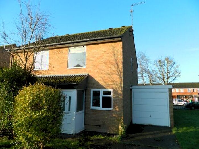 2 Bedroom House To Rent In Trefoil Close, Horsham, RH12