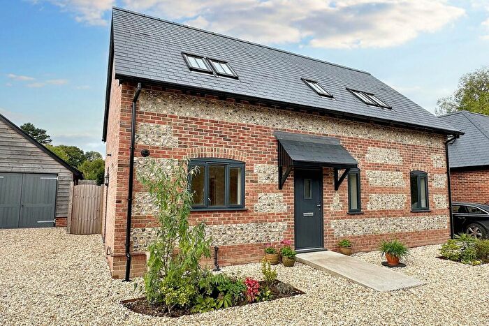 3 Bedroom Detached House For Sale In Shillingstone, DT11