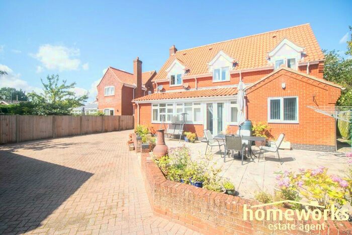 4 Bedroom Detached House For Sale In Dereham Road, IP25