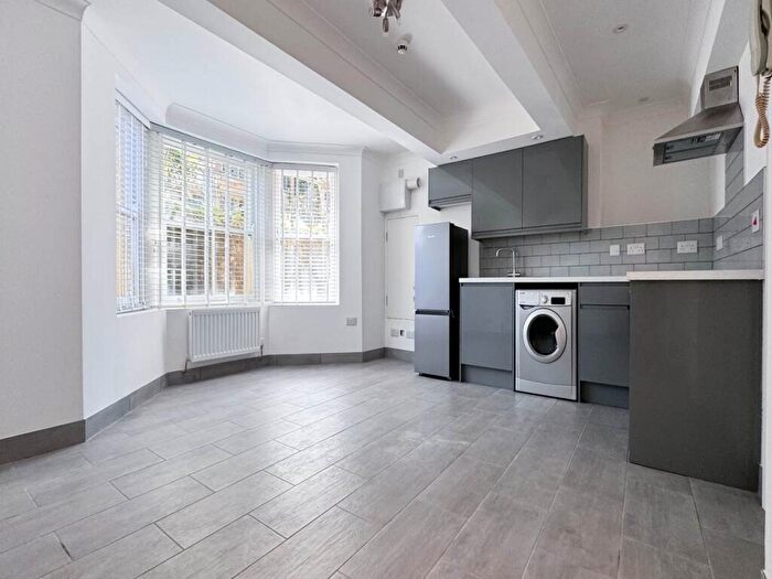 1 Bedroom Flat To Rent In The Parade, Roath, Cardiff, CF24