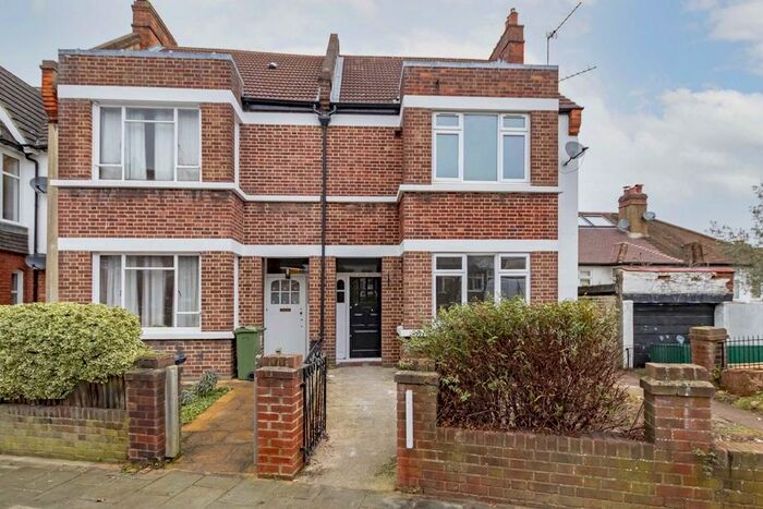 2 Bedroom Flat To Rent In Broxholm Road, London SE27