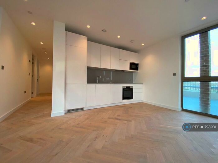 3 Bedroom Penthouse To Rent In Oberman Road, London, NW10
