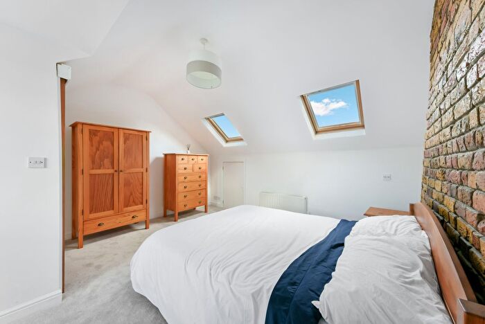 2 Bedroom Flat For Sale In Russell Road, London, SW19