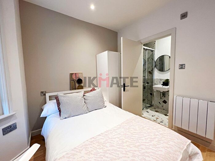 1 Bedroom Property To Rent In Clarence Villas, Hawks Road, Kingston Upon Thames, KT1