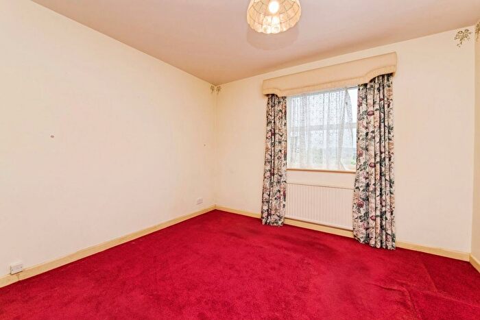 2 Bedroom Flat For Sale In Cliff Road, Budleigh Salterton, EX9