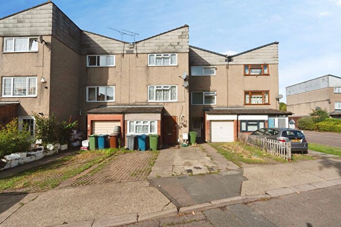 5 Bedroom Terraced House For Sale In Dobbin Close, Harrow, HA3