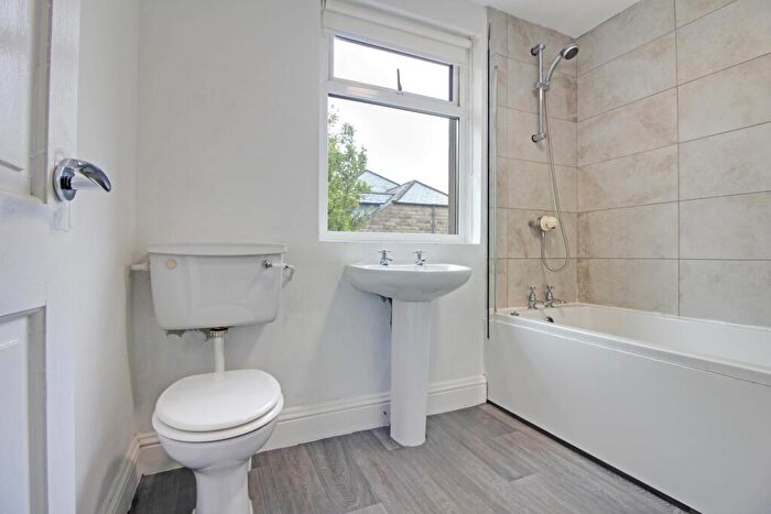 1 Bedroom Cottage For Sale In Stones Bank, Ripponden, HX6