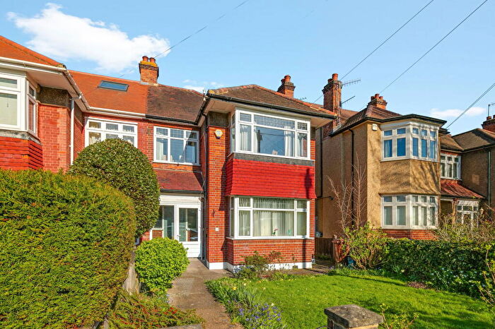 3 Bedroom Semi Detached House For Sale In Scutari Road, London, SE22