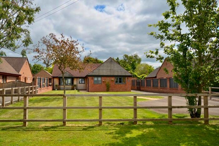 3 Bedroom Detached Bungalow For Sale In Field Barn Lane, Cropthorne, Pershore, WR10
