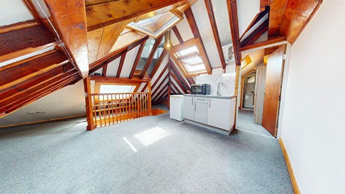 1 Bedroom Flat To Rent In Donnington Road, Qn, London, NW10