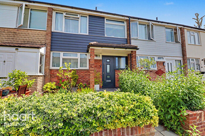 3 Bedroom Terraced House For Sale In Cobden Walk, Basildon, SS13