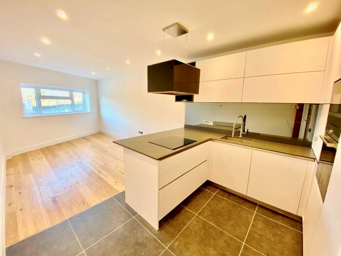 1 Bedroom Flat To Rent In High Street, Leytonstone, E11