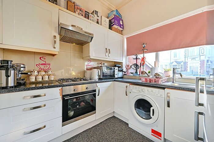 2 Bedroom Flat To Rent In Fordhook Avenue, Ealing, London, W5