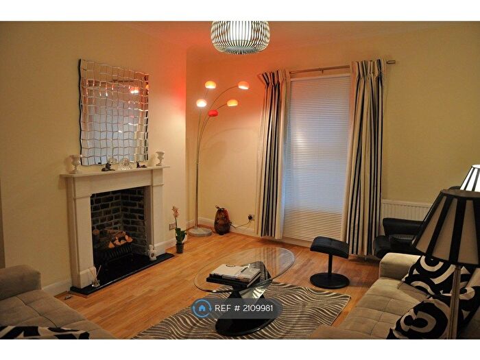 4 Bedroom Flat To Rent In Beaumont Crescent, London, W14