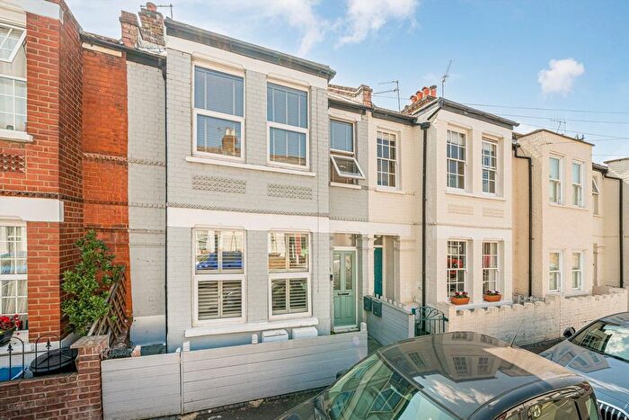2 Bedroom Flat For Sale In Stanley Gardens Road, Teddington, TW11