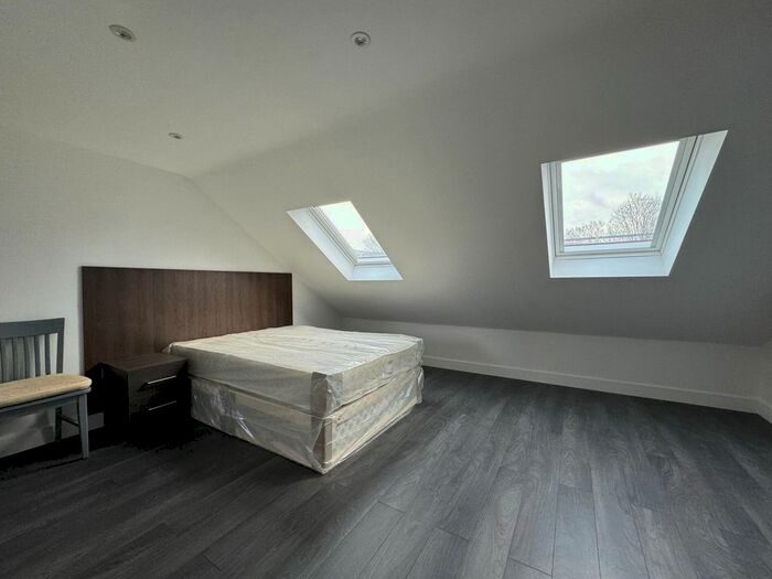 Studio To Rent In Adelaide Terrace, Brentford, TW8