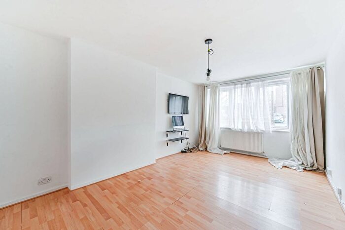 3 Bedroom Maisonette To Rent In Challice Way, Tulse Hill, London, SW2