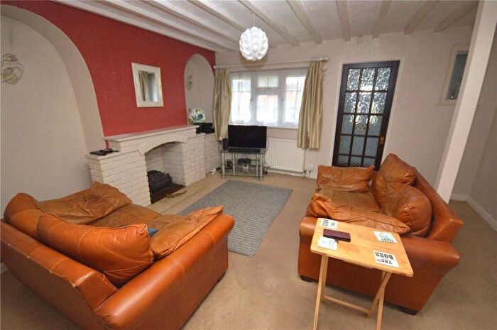 3 Bedroom End Of Terrace House For Sale In Moat Lane, Luton, Bedfordshire, LU3