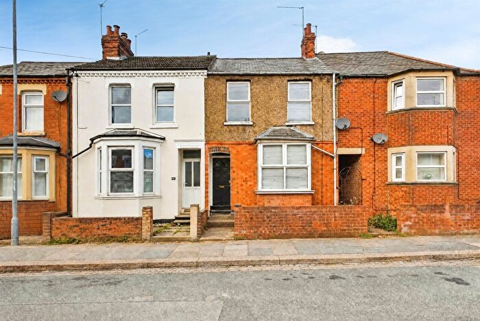 4 Bedroom Terraced House For Sale In Balmoral Road, Northampton, NN2