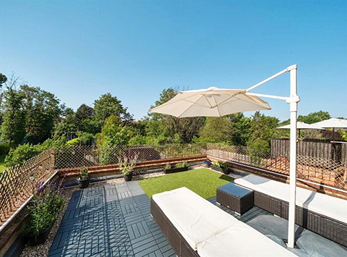3 Bedroom Flat For Sale In Dartmouth Road, London, NW2
