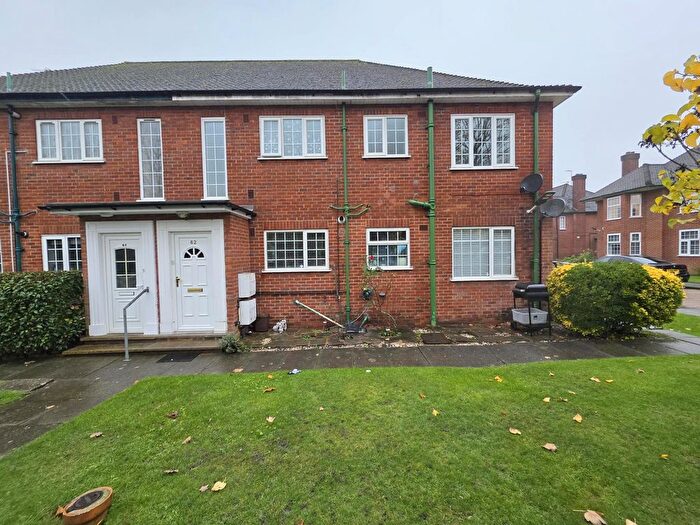 2 Bedroom Maisonette To Rent In Belmont Close, Cockfosters, EN4