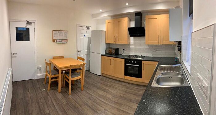 3 Bedroom House To Rent In Northfield Road, Crookes, S10