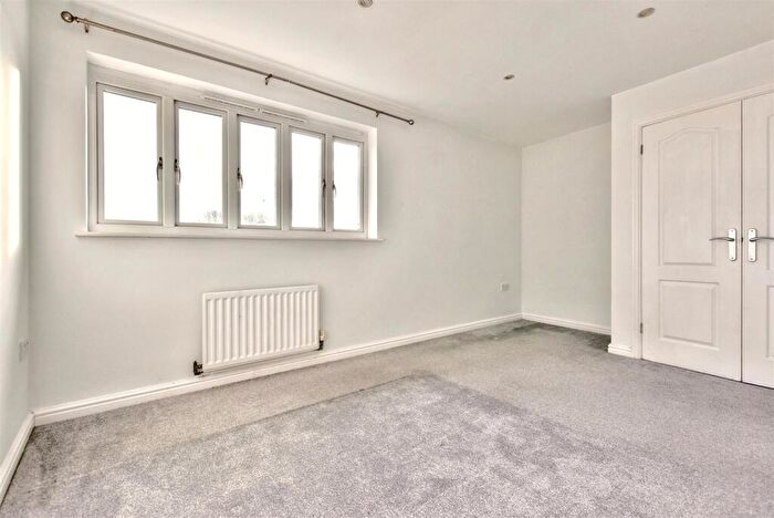 4 Bedroom Terraced House To Rent In Medway Court, Aylesford, ME20