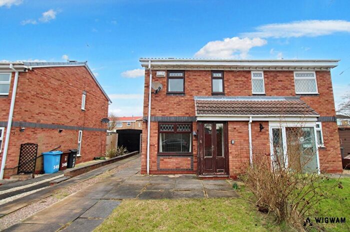 2 Bedroom Semi-Detached House For Sale In The Queensway, Hull, HU6