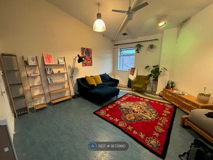 2 Bedroom Flat To Rent In Stonehouse, London, N15