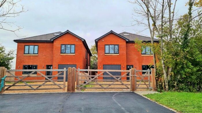 5 Bedroom Detached House To Rent In Langley Park Road, Iver, SL0