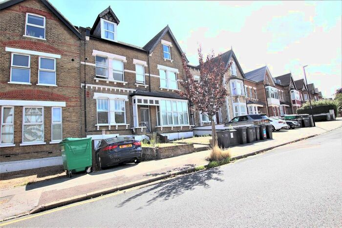 3 Bedroom Flat To Rent In Birdhurst Road, South Croydon, CR2