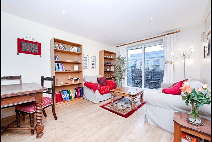 2 Bedroom Flat To Rent In Rosegate House, Hereford Road, London, E3
