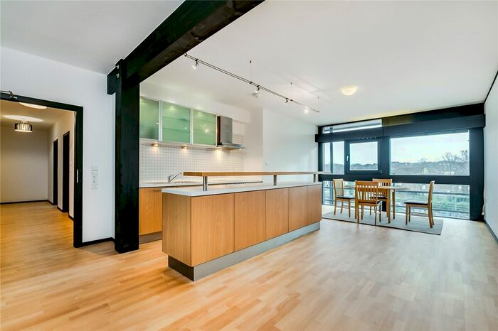 3 Bedroom Flat To Rent In Victoria Villas, Richmond, TW9