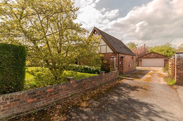 3 Bedroom Barn Conversion For Sale In Swanlow Lane, Darnhall, Winsford, CW7