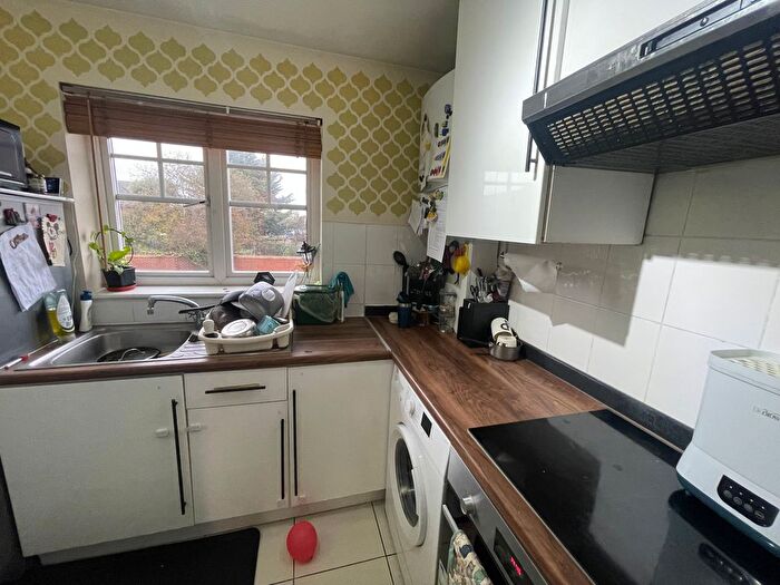 1 Bedroom Flat To Rent In Palmerston Road, Hounslow, TW3