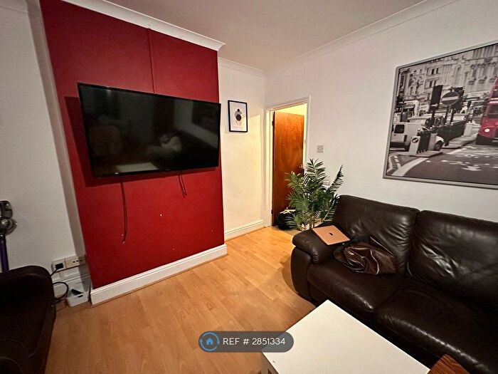 3 Bedroom Flat To Rent In Milton Road, Southampton, SO15