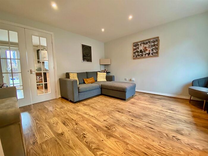 3 Bedroom Terraced House For Sale In West Lake Avenue, Hampton Vale, Peterborough, PE7