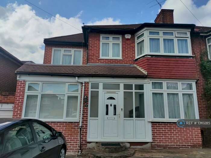 5 Bedroom Semi-Detached House To Rent In St. Andrews Drive, Stanmore, HA7