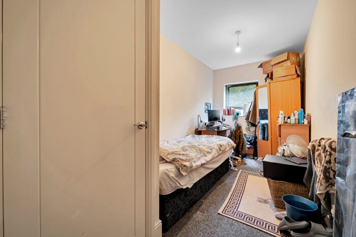 2 Bedroom Flat For Sale In Fowler Way, Uxbridge, UB10