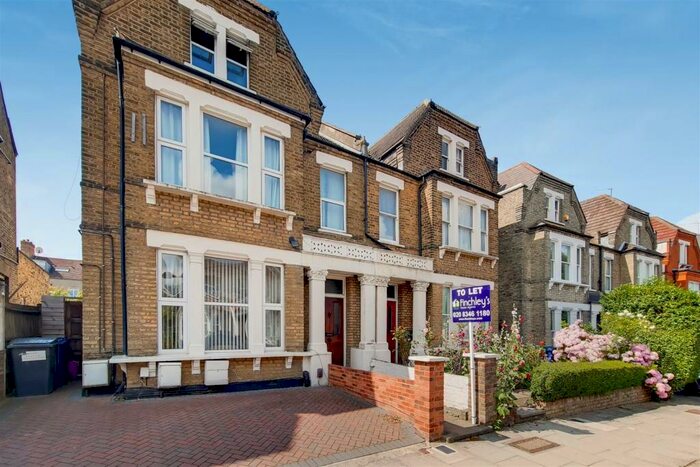 Flat To Rent In Station Road, Finchley Central, N3
