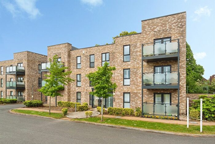 2 Bedroom Flat For Sale In Salomons Grove, Southborough, Tunbridge Wells, TN4