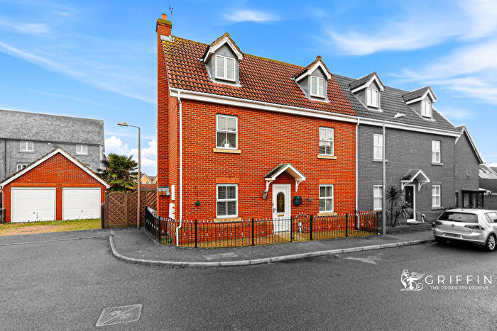 4 Bedroom Semi Detached House For Sale In Norfolk Place, Chafford Hundred, Grays, RM16