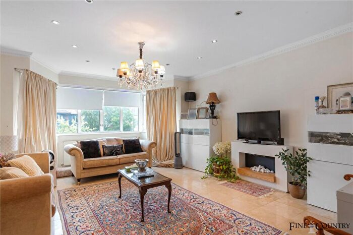 6 Bedroom Semi-Detached House For Sale In Chatsworth Road, London, NW2