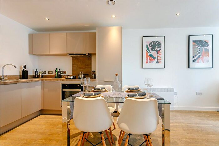 2 Bedroom Flat To Rent In Exchange Square, The Priory Queensway, Birmingham, West Midlands, B4