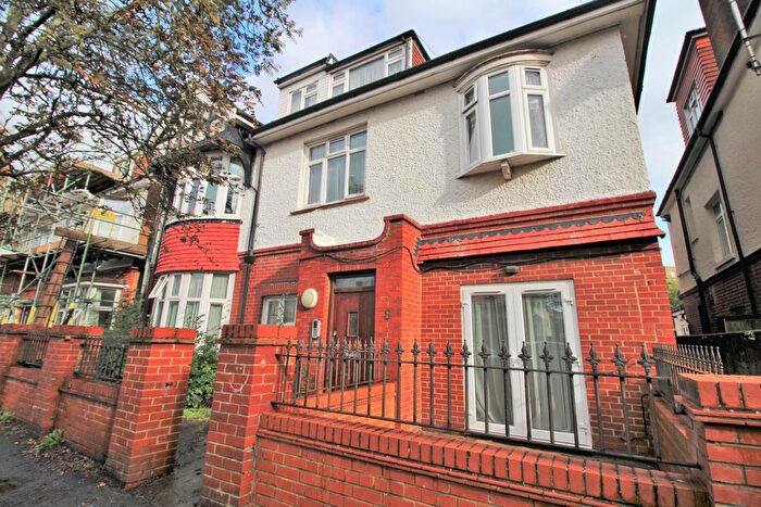 2 Bedroom Flat For Sale In Somerhill Road, Hove, BN3