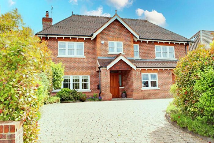 7 Bedroom Detached House For Sale In Brookmans Avenue, Brookmans Park, AL9